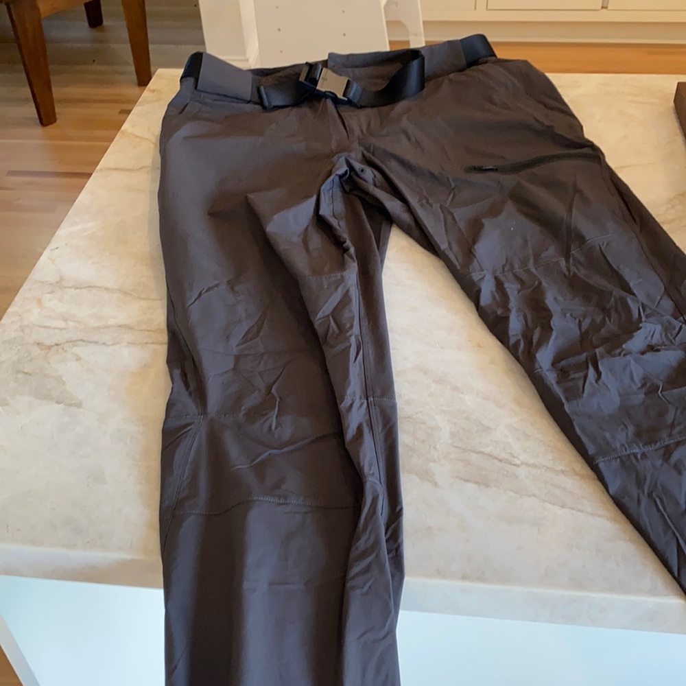 Lululemon utility pant with belt